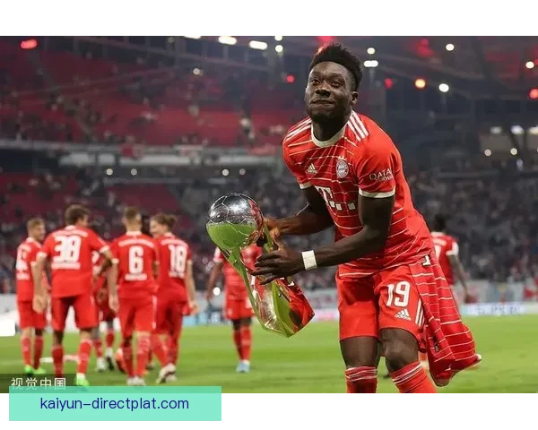 戴维斯在拜仁继续发挥稳定，状态备受关注