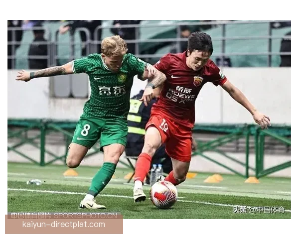 中超上海德比战况激烈，两队近期表现稳健